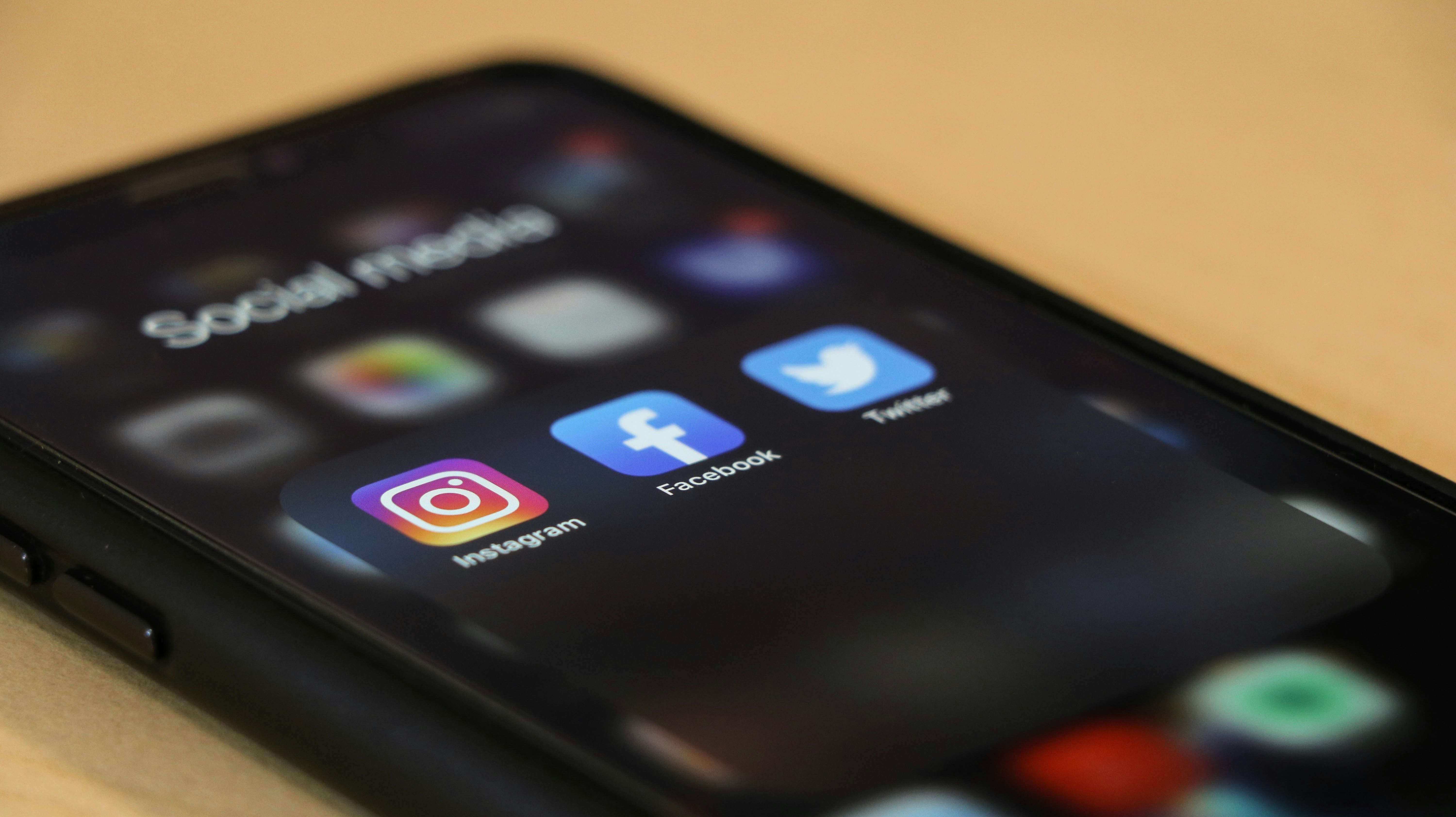 Leveraging Social Media for Recruitment in Canada